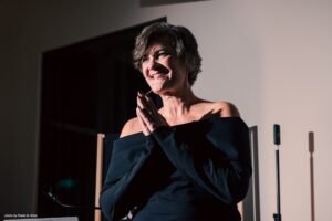 Louisa Heinrich on stage, by Paula G. Vidal